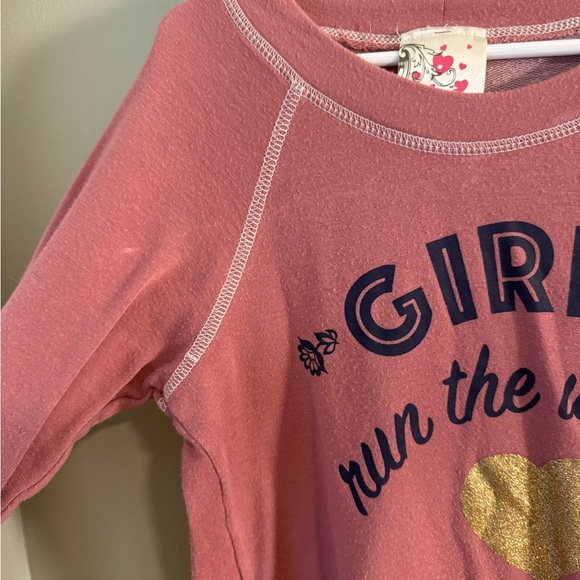 Jenna & Jessie Pink and Gold Short Sleeve Tee with Graphic Design - Picture 3 of 9